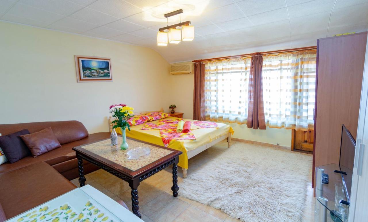 Fener Guest House Pomorie Buitenkant foto